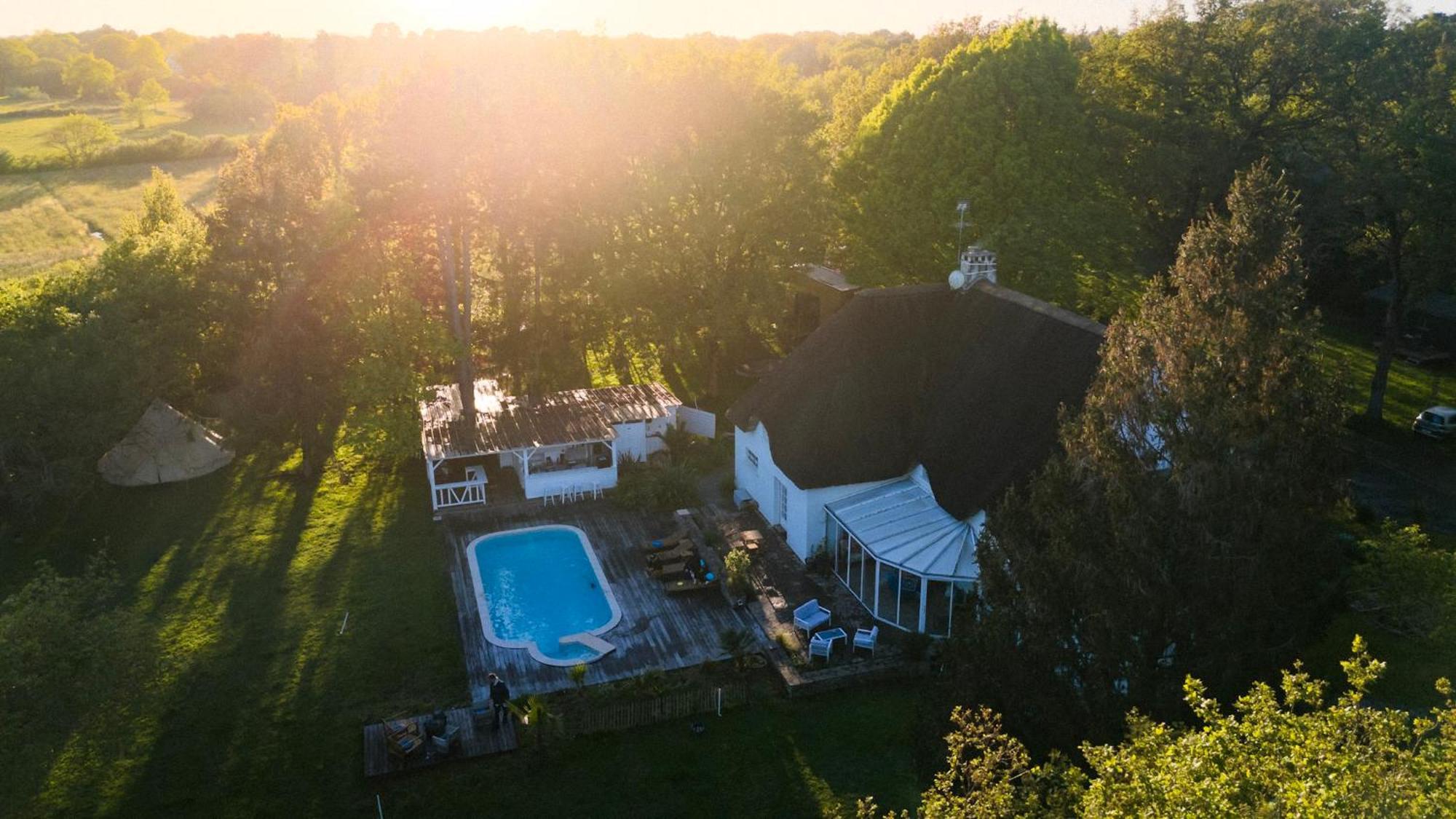 Hotel Grand Tepee Glamping Pour 2 Saint-Lyphard Esterno foto