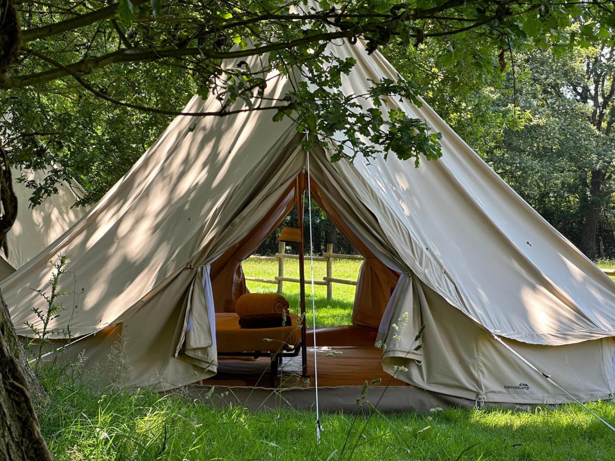 Hotel Grand Tepee Glamping Pour 2 Saint-Lyphard Esterno foto