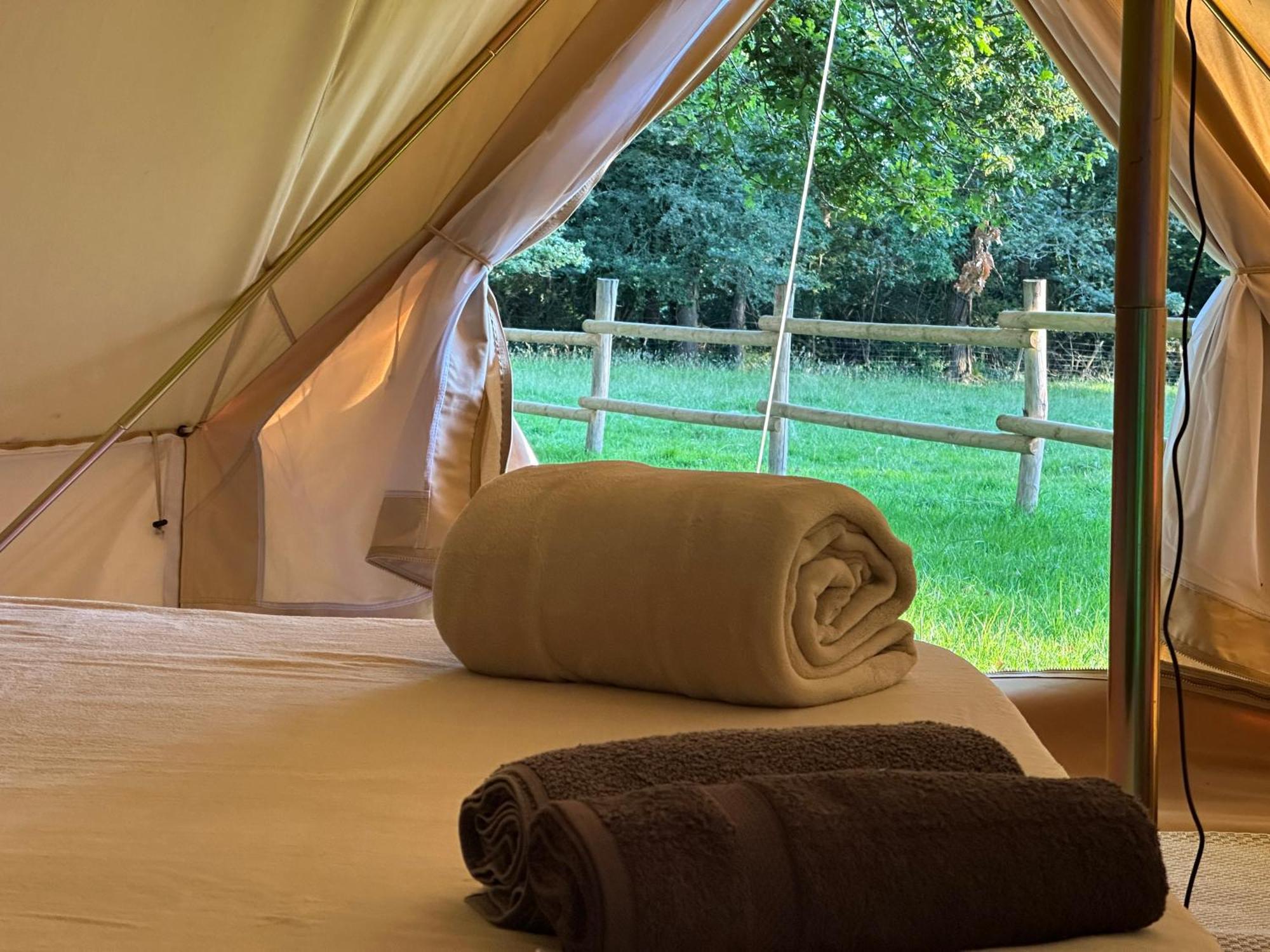 Hotel Grand Tepee Glamping Pour 2 Saint-Lyphard Esterno foto