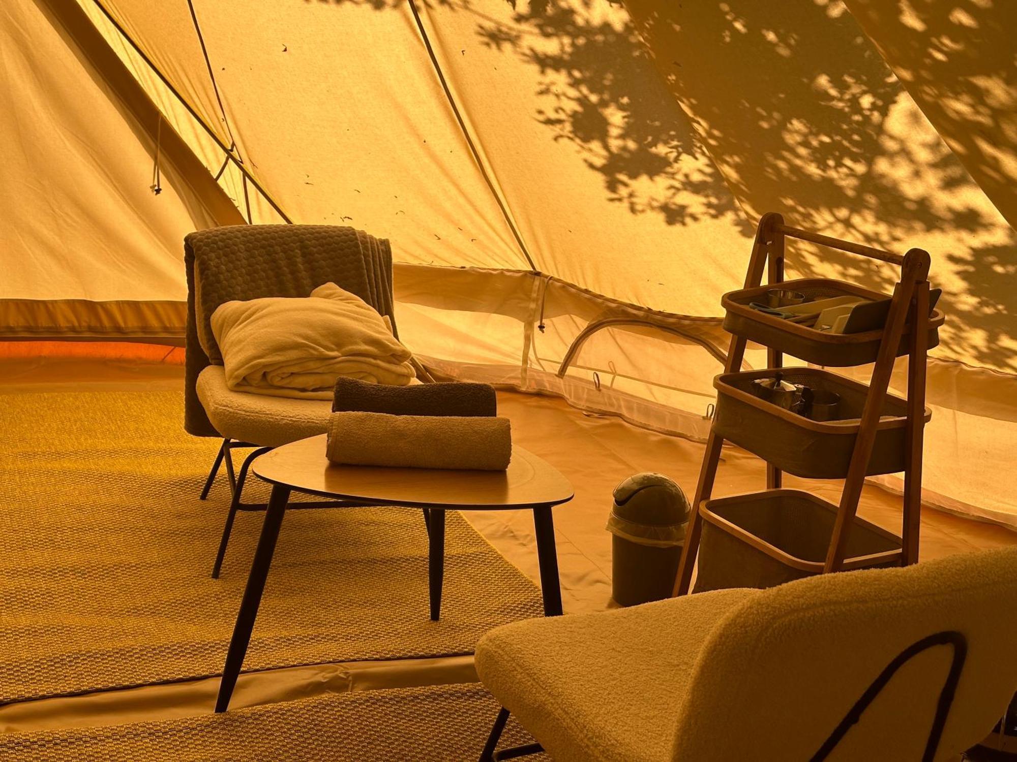 Hotel Grand Tepee Glamping Pour 2 Saint-Lyphard Esterno foto