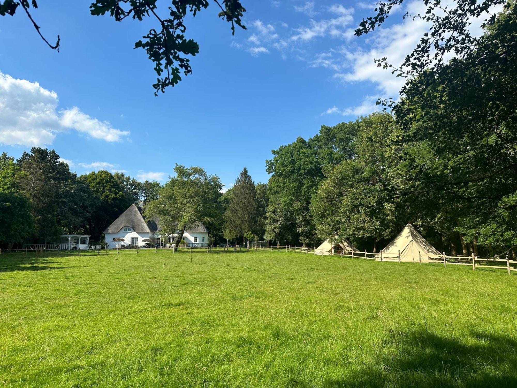 Hotel Grand Tepee Glamping Pour 2 Saint-Lyphard Esterno foto