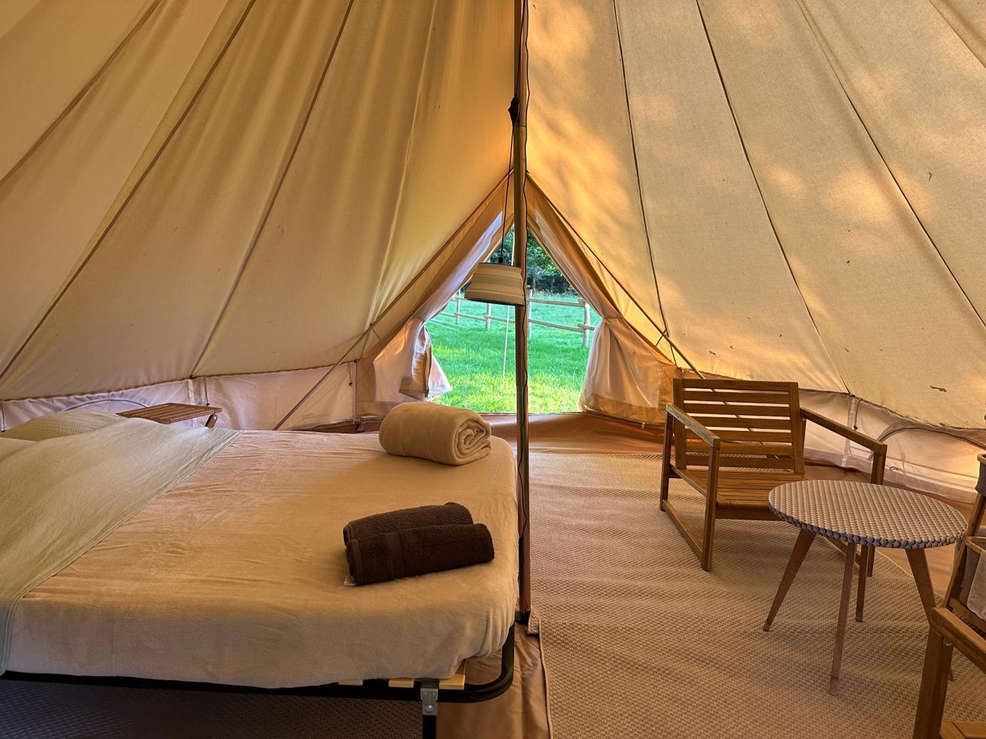 Hotel Grand Tepee Glamping Pour 2 Saint-Lyphard Esterno foto