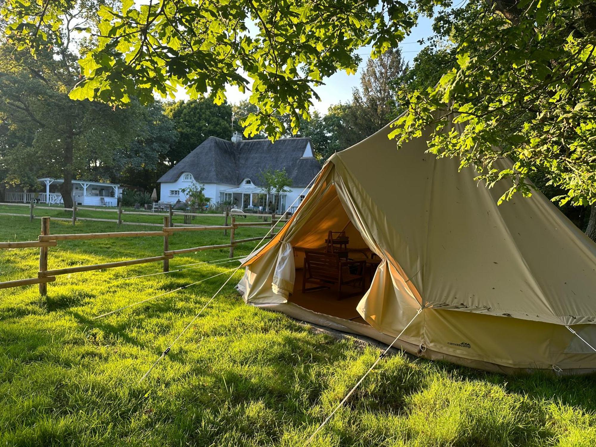 Hotel Grand Tepee Glamping Pour 2 Saint-Lyphard Esterno foto