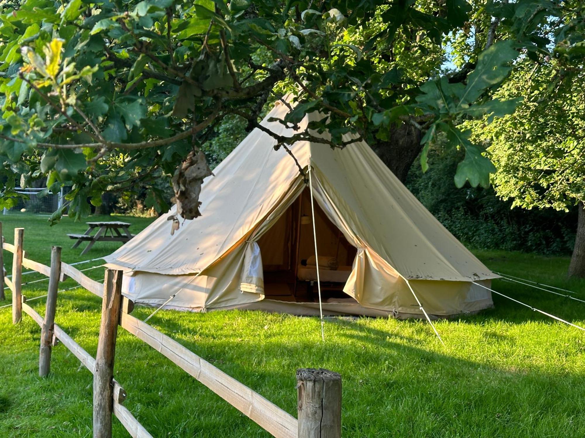 Hotel Grand Tepee Glamping Pour 2 Saint-Lyphard Esterno foto